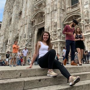 Meet your posher!!!!